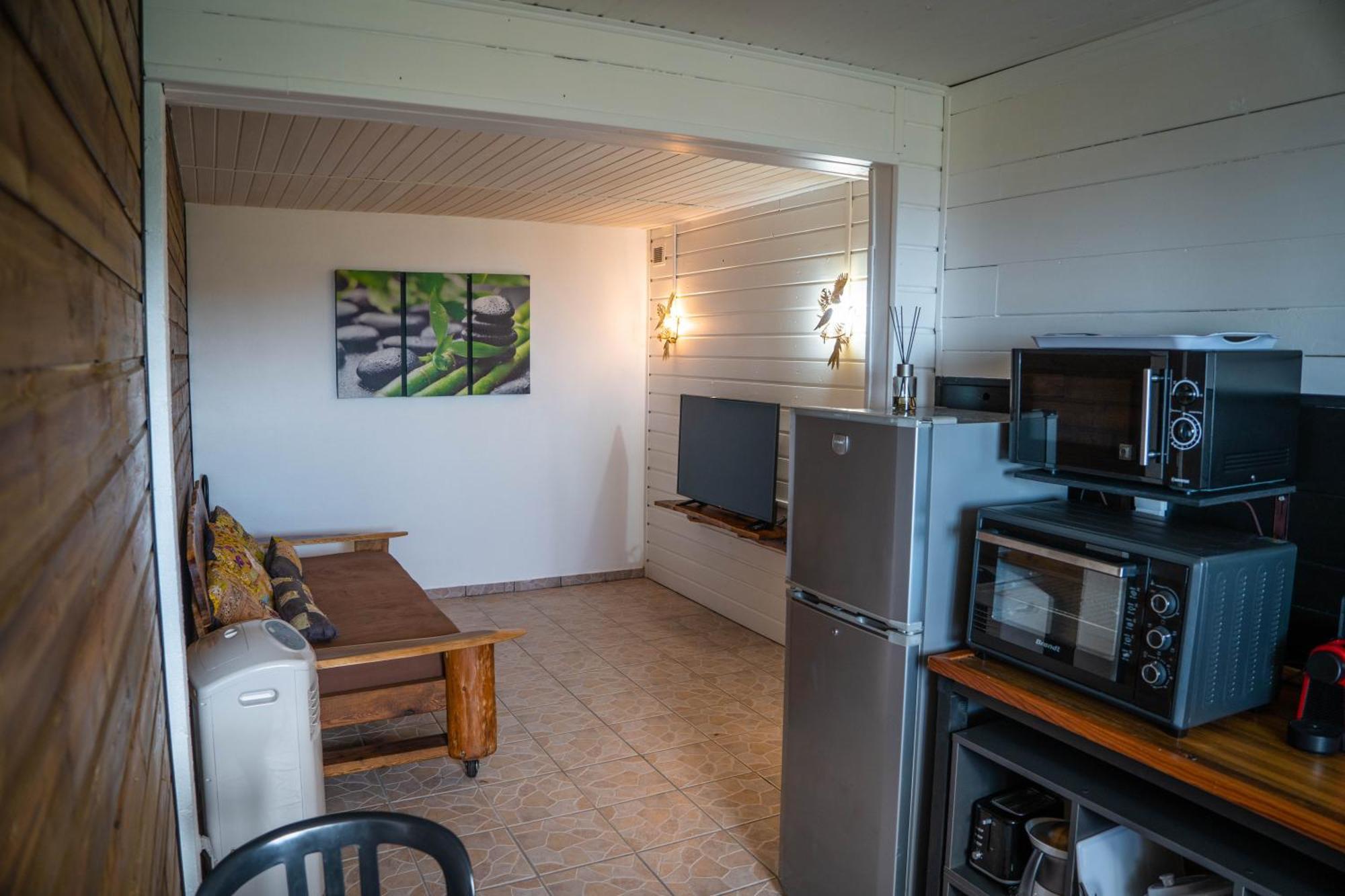 Les Hebergements Au Dy-Na Petite-Ile Luaran gambar