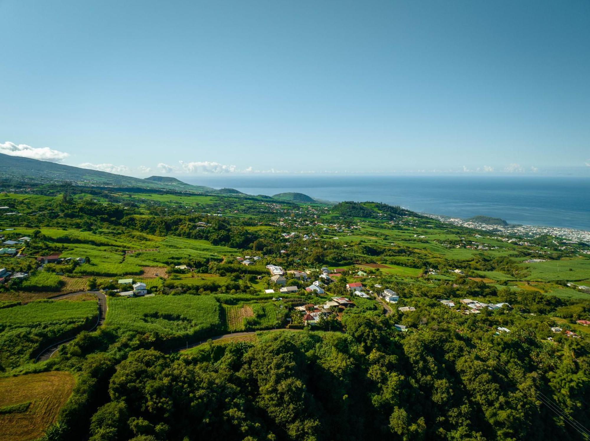 Les Hebergements Au Dy-Na Petite-Ile Luaran gambar